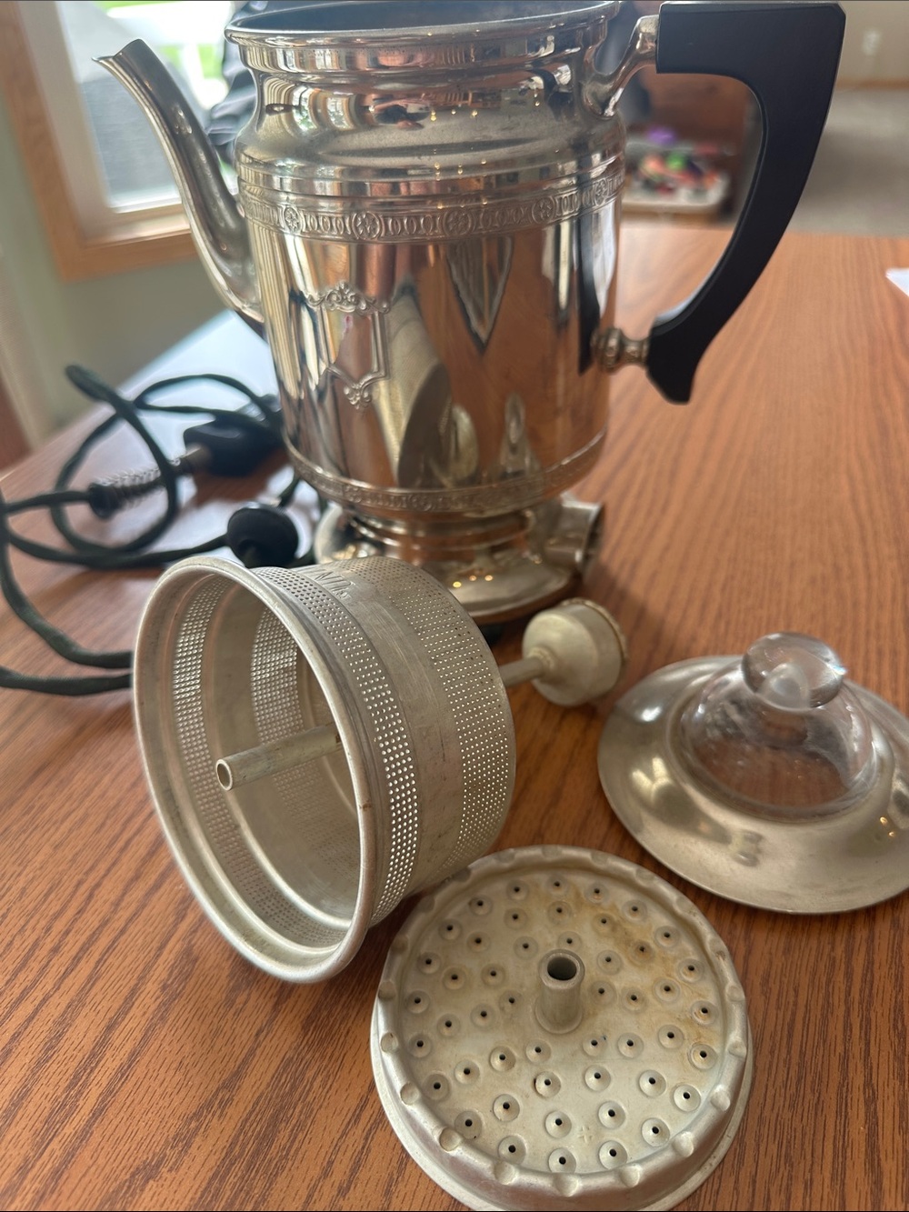 Universal Silver plated Coffee Percolator with Black Handle and Glass Lid/cord